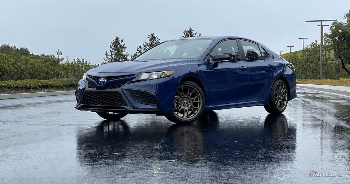 2023 Toyota Camry SE Hybrid Nightshade