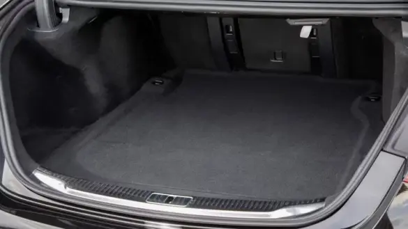 2021-mercedes-benz-s-580e-interior-trunk