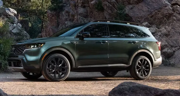2023 Kia Sorento вид сбоку