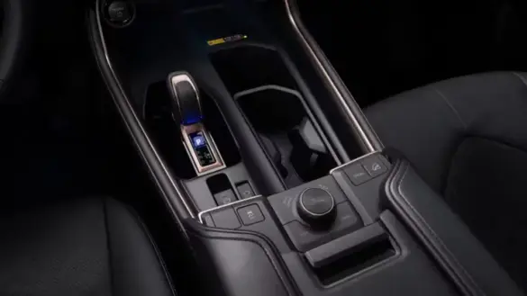 2024-grand-highlander-center-console