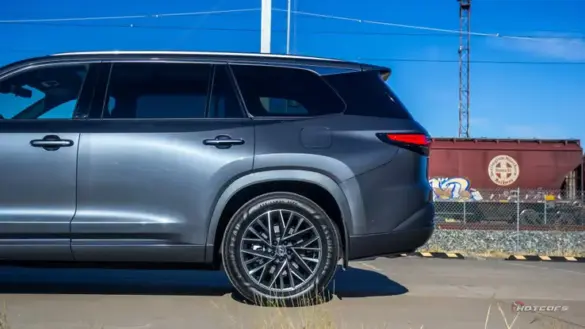 2024-lexus-tx-rear-fender