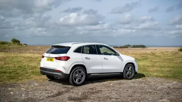 mercedes-benz-gla-class-back (1)