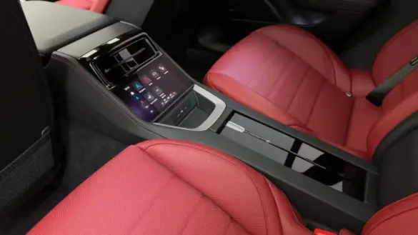 2024-porsche-panamera-11