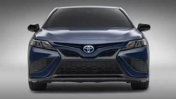 2024-toyota-camry-front-head-on