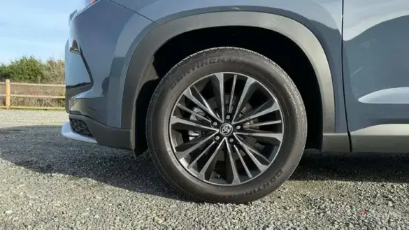 2024-toyota-grand-highlander-front-wheel