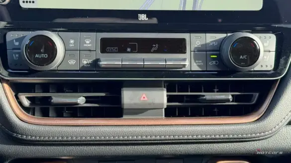 2024-toyota-grand-highlander-hybrid-max-ac-controls