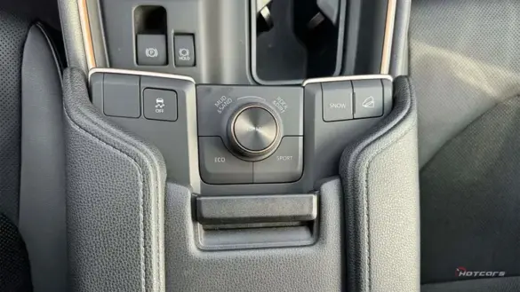 2024-toyota-grand-highlander-hybrid-max-drive-mode-switch