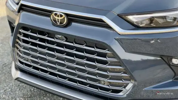 2024-toyota-grand-highlander-hybrid-max-front-grille