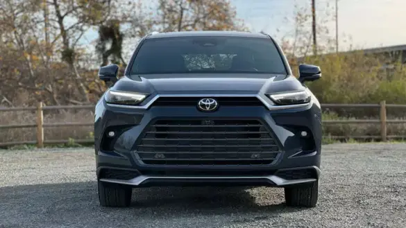 2024-toyota-grand-highlander-hybrid-max-front-shot