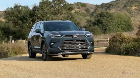 2024-toyota-grand-highlander-hybrid-max-front-three-quarters-shot