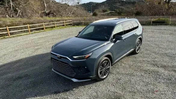 2024-toyota-grand-highlander-top-view