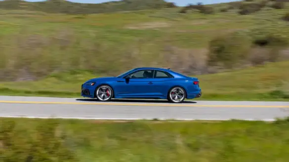 2024-audi-rs5-side-moving