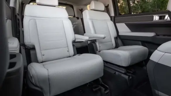 2024-hyundai-santa-fe-middle-seats
