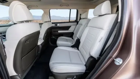 2024-hyundai-santa-fe-second-row