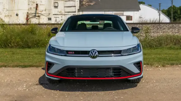 2025-volkswagen-jetta-gli-19-of-35