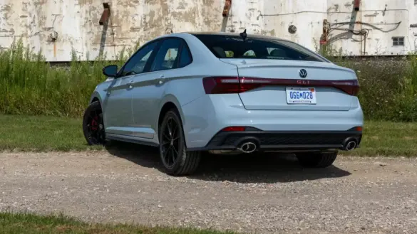 2025-volkswagen-jetta-gli-20-of-35