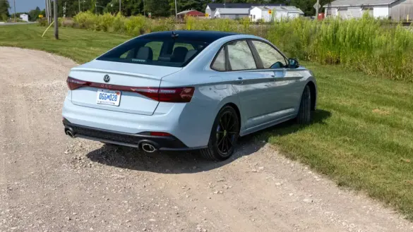 2025-volkswagen-jetta-gli-22-of-35