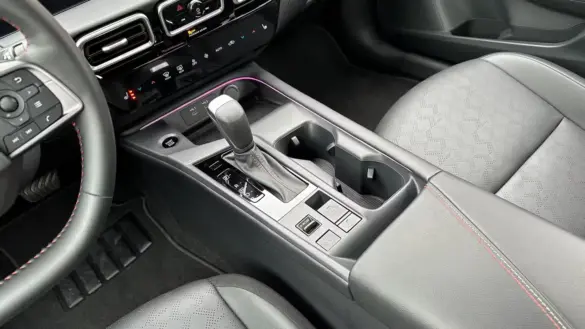 nissan-sentra-sr-backend-2026-w (2)