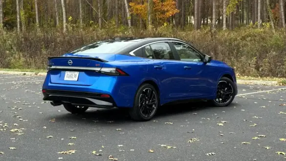 nissan-sentra-sr-backend-2026-w (4)