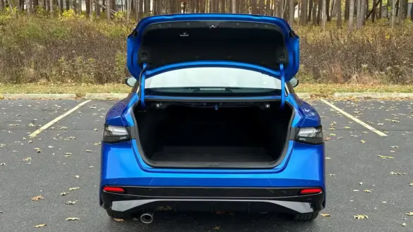 nissan-sentra-sr-backend-2026-w (6)